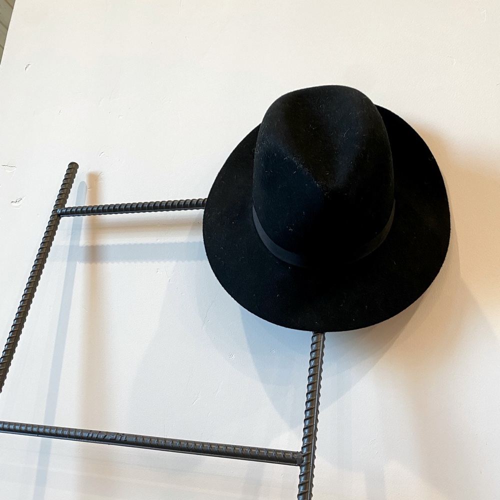 Women’s Soft Brimmed Hat. Auxiliary.